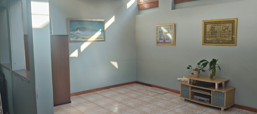 6 Bedroom Property for Sale in Cravenby Western Cape
